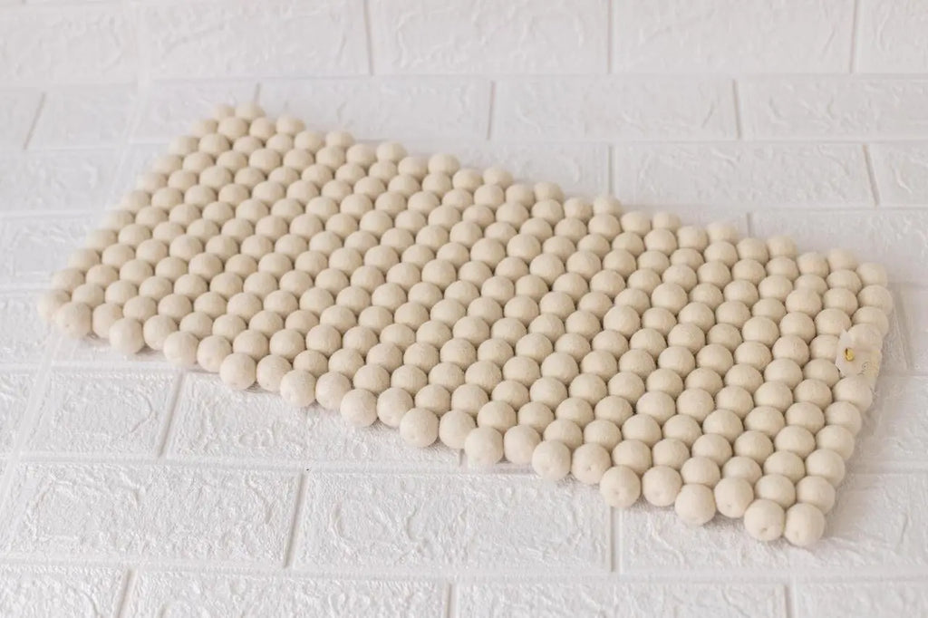 Snowy Dreams - Wool Ball Pet Bed Mat for Cats & Small Dogs