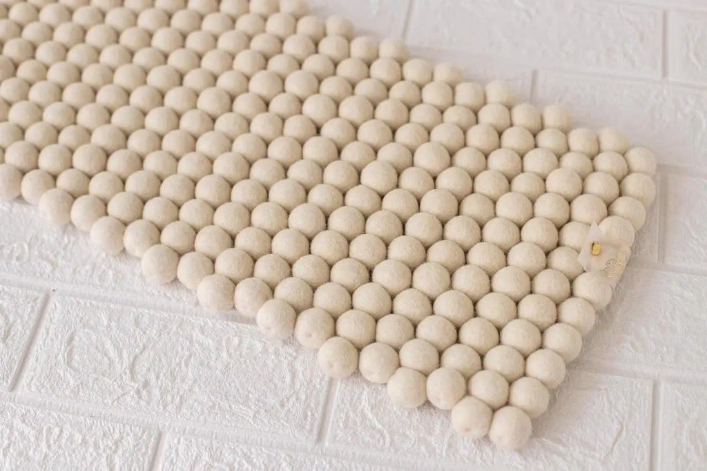 Snowy Dreams - Wool Ball Pet Bed Mat for Cats & Small Dogs