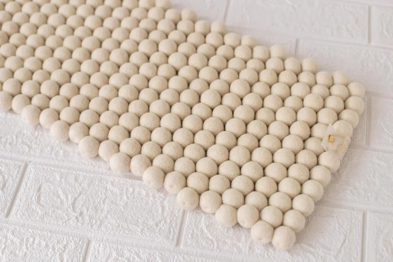 Snowy Dreams - Wool Ball Pet Bed Mat for Cats & Small Dogs