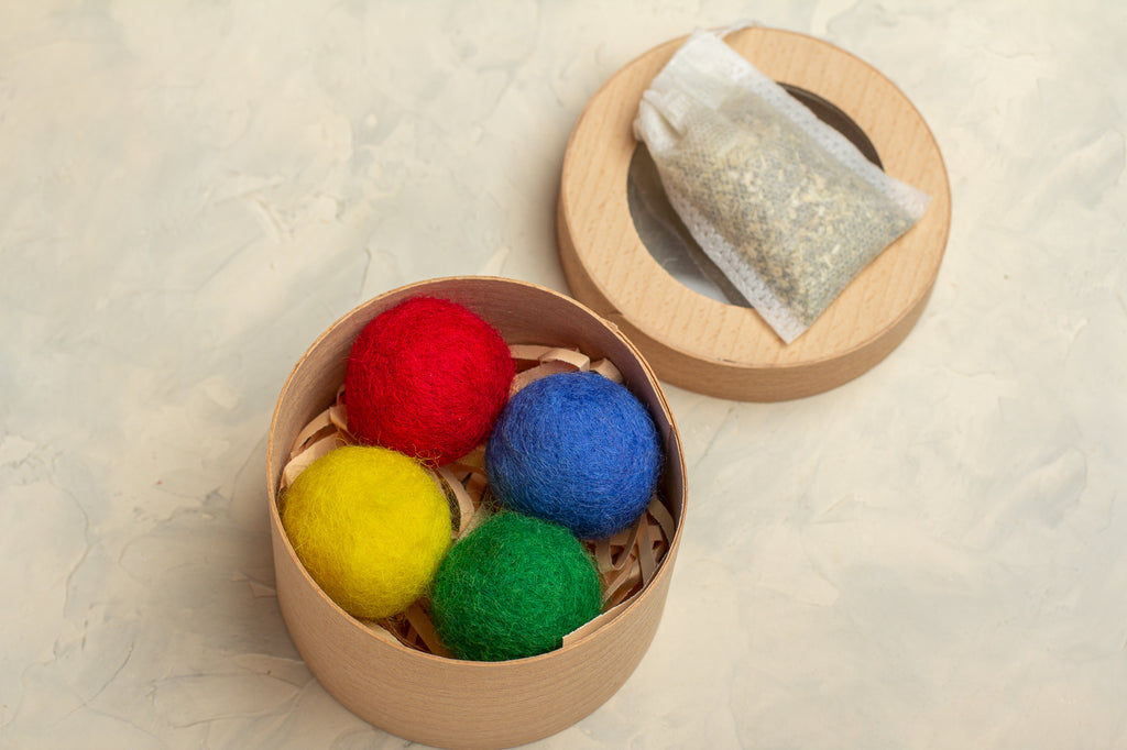 Rainbow Colors Cat Toy Set - 4 Wool Balls with Catnip