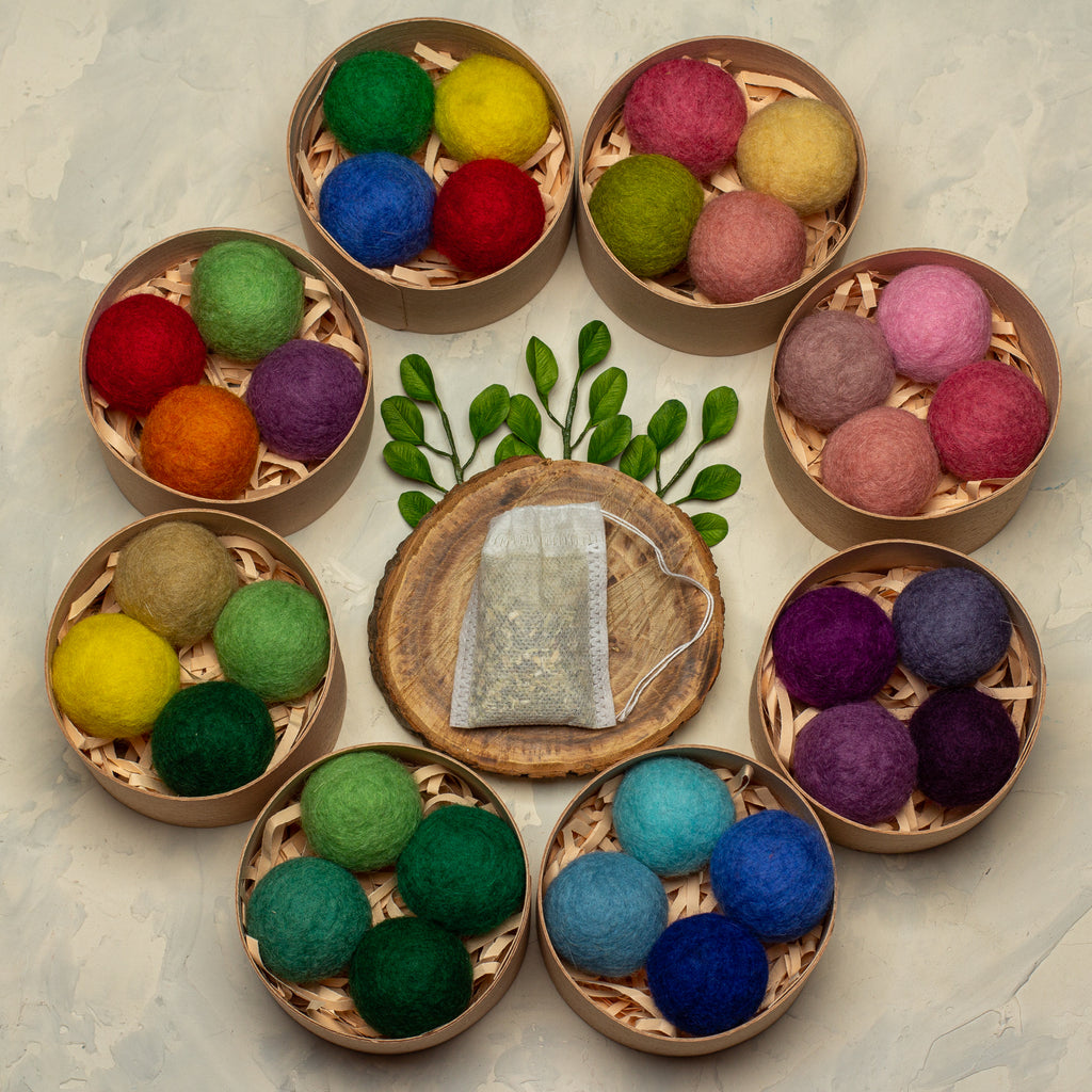 Indian Harmony - Cat Toy Set with 4 Wool Balls and Catnip