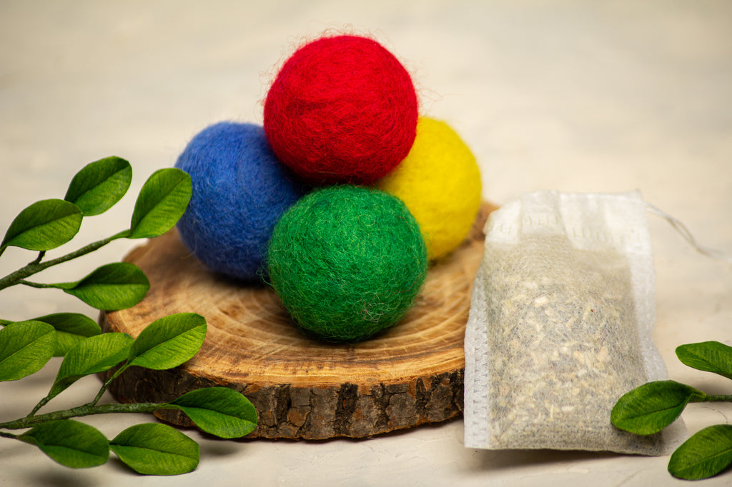 Rainbow Colors Cat Toy Set - 4 Wool Balls with Catnip
