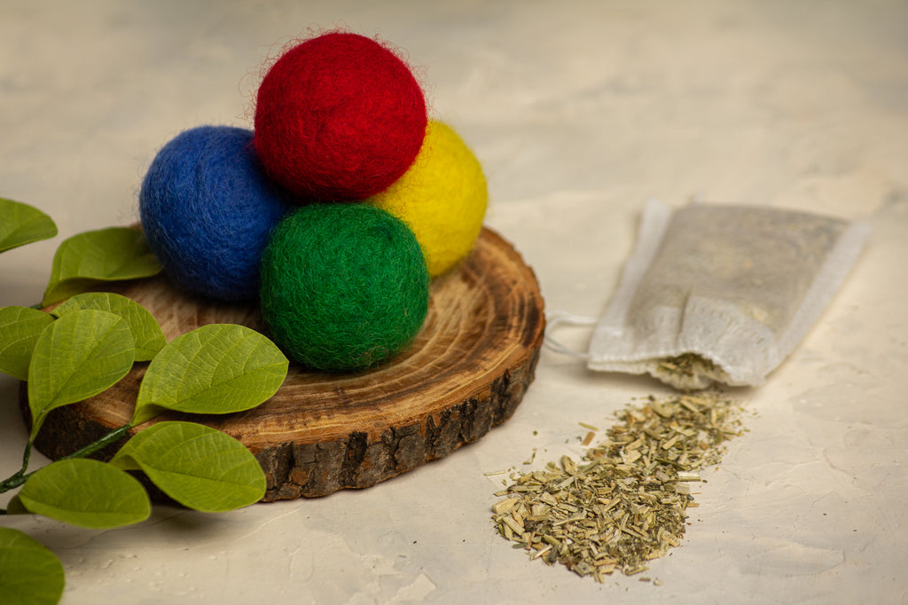 Rainbow Colors Cat Toy Set - 4 Wool Balls with Catnip