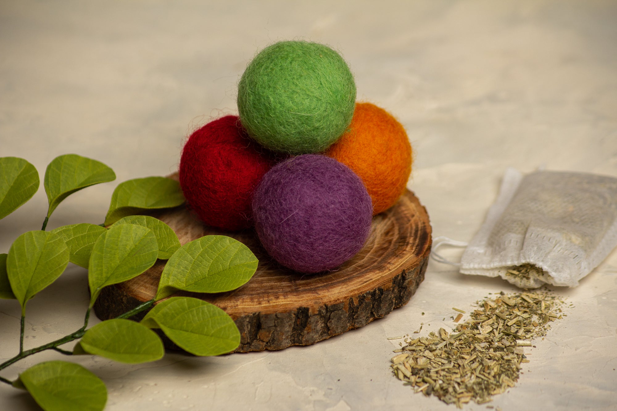Indian Harmony - Cat Toy Set with 4 Wool Balls and Catnip