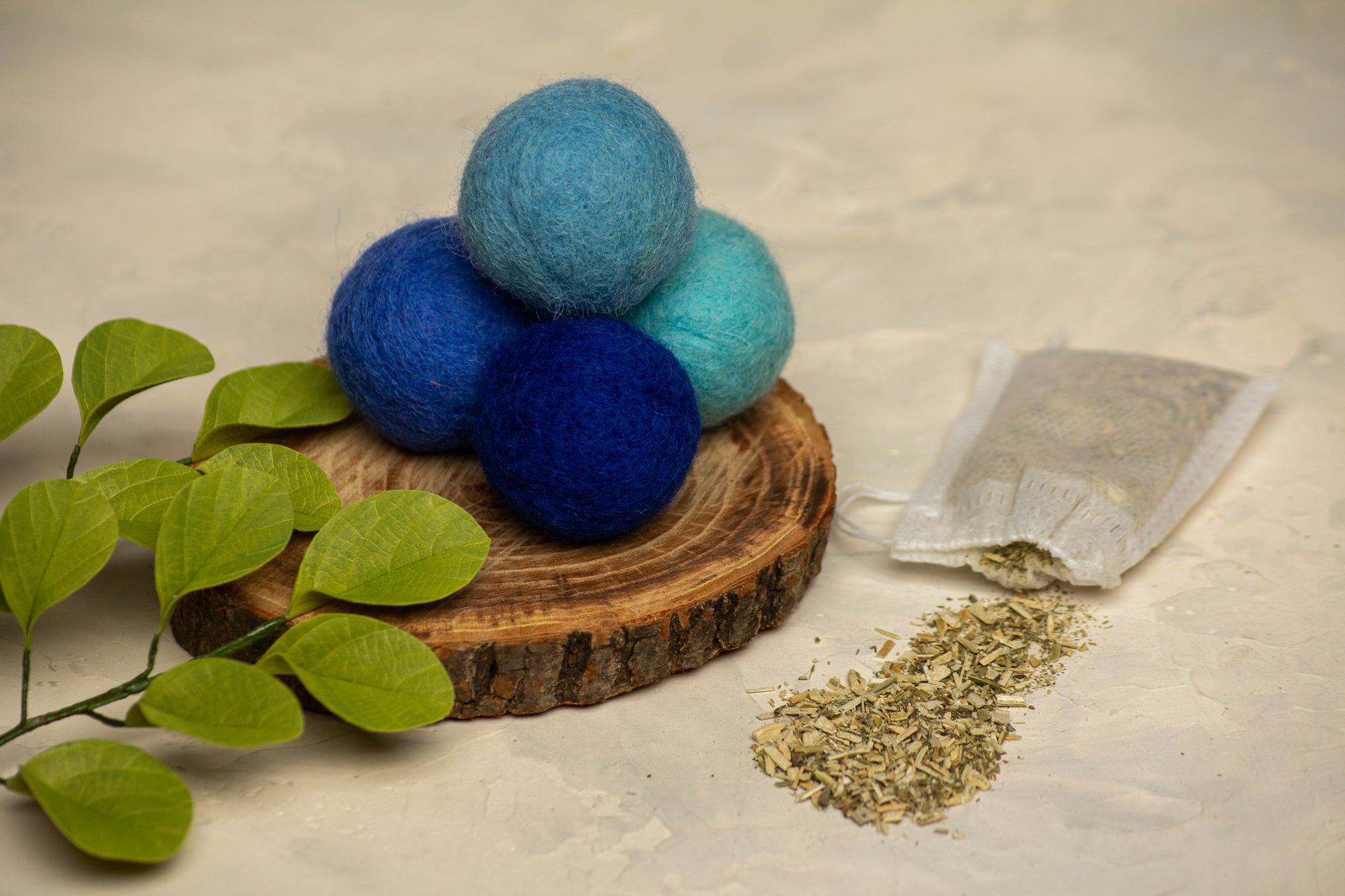 Ocean Depths - Cat Toy Set with 4 Wool Balls and Catnip