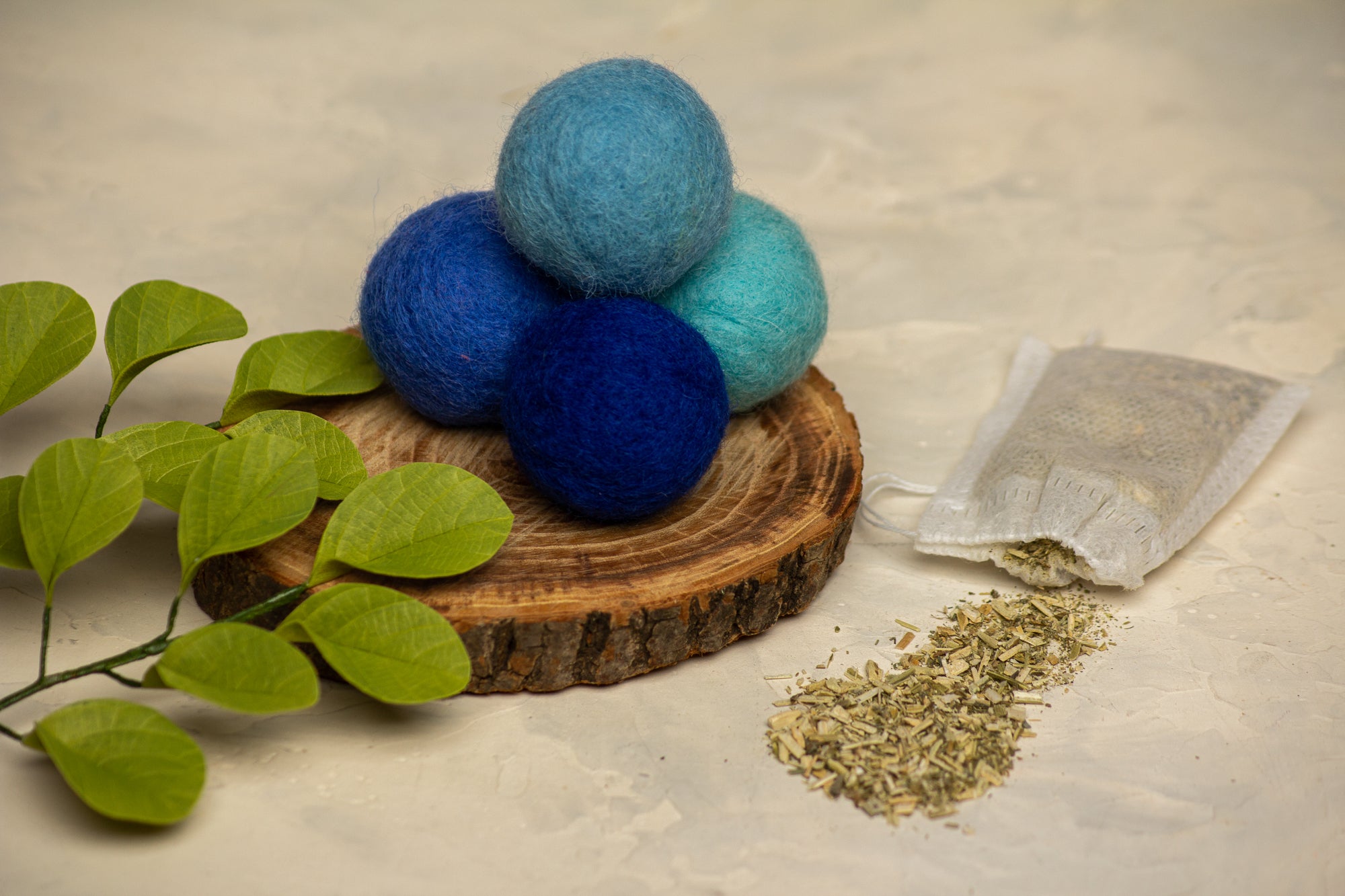 Ocean Depths - Cat Toy Set with 4 Wool Balls and Catnip