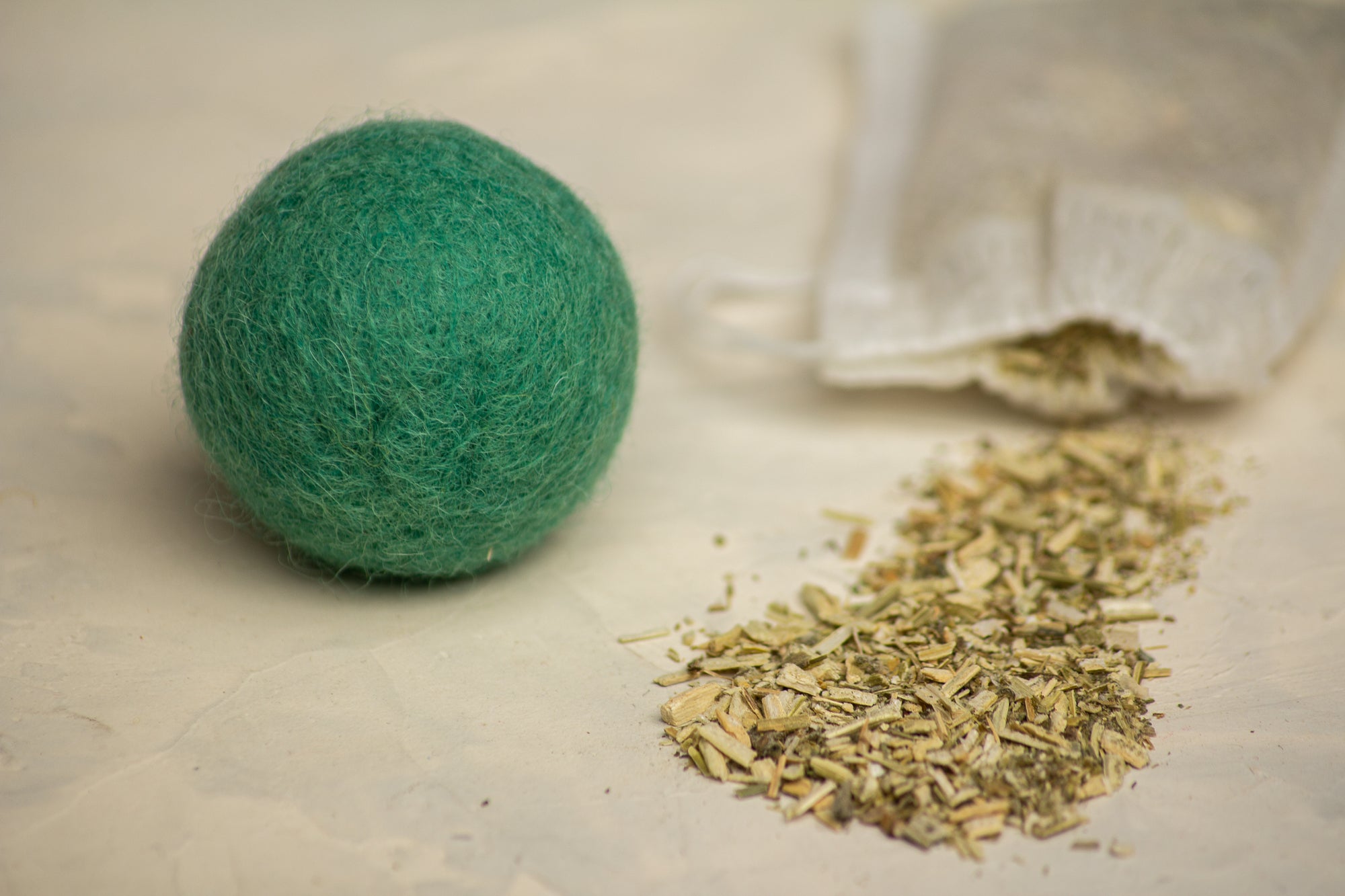 Forest Depth - Cat Toy Set with 4 Wool Balls and Catnip
