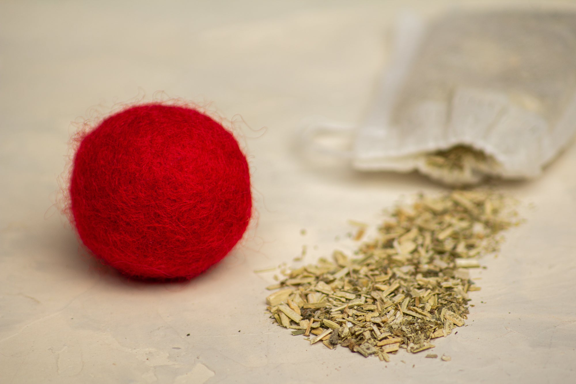 Indian Harmony - Cat Toy Set with 4 Wool Balls and Catnip