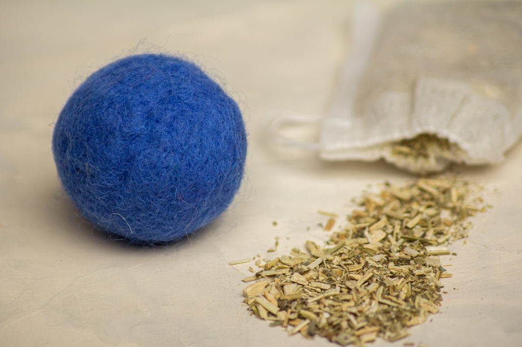 Ocean Depths - Cat Toy Set with 4 Wool Balls and Catnip