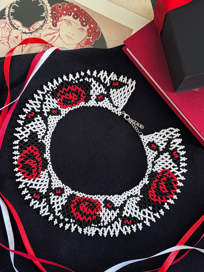 White Roses Beaded Necklace