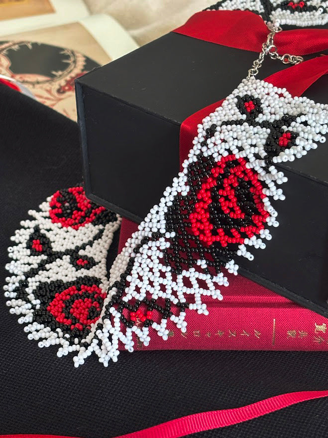 White Roses Beaded Necklace